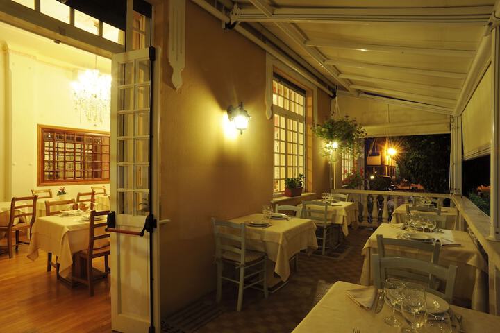 Dining 40 of 56