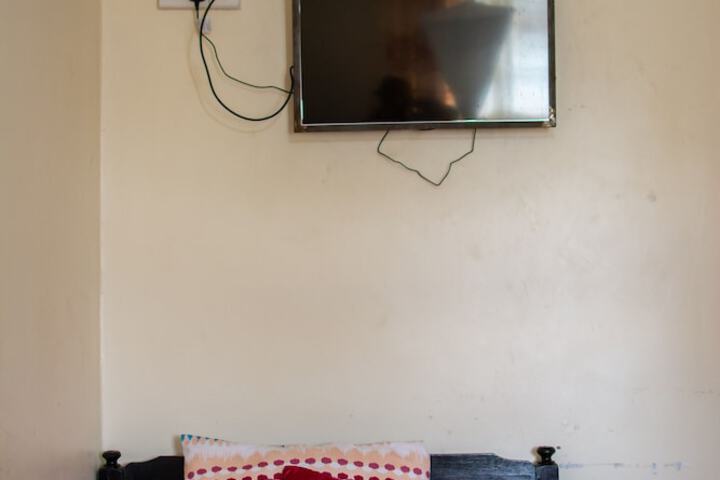 Room 9 of 14