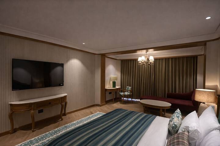 Room 13 of 40