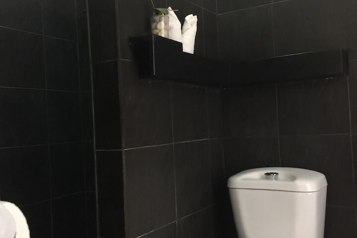 Room 10 of 34