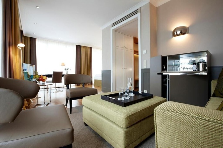 Room 37 of 60