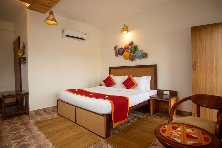 Room 4 of 18