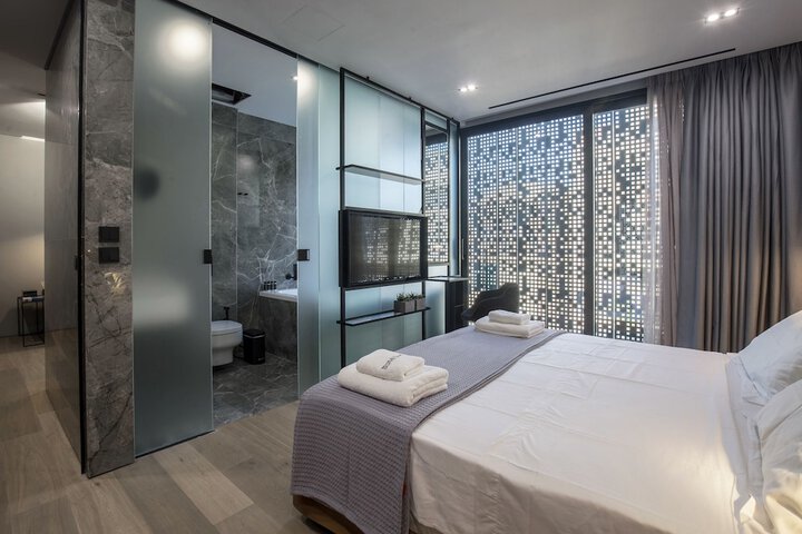 Room 47 of 182