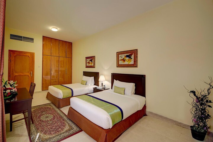 Room 9 of 37