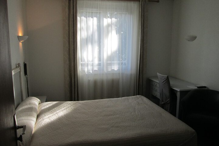 Room 9 of 31