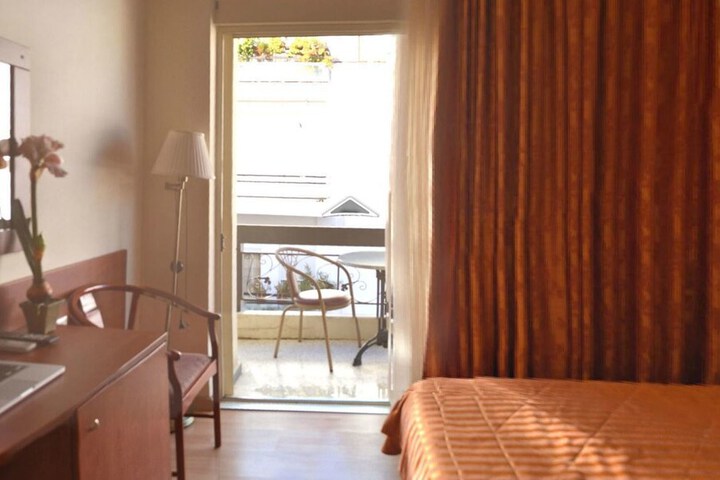 Room 11 of 42
