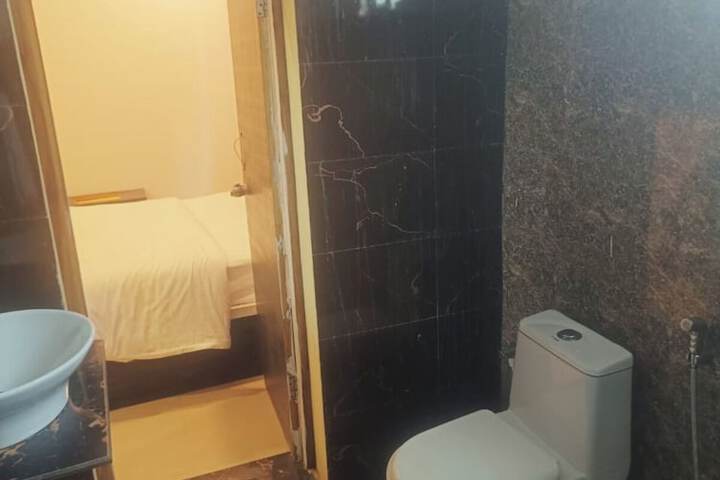 Room 21 of 33