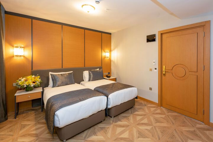 Room 30 of 144