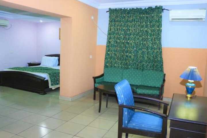 Room 10 of 33