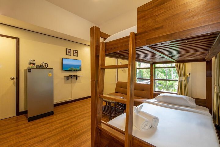 Room 52 of 179