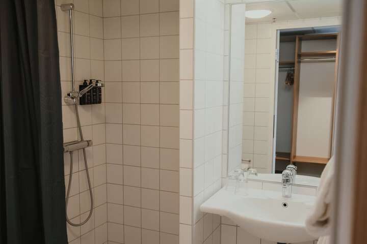 Room 34 of 70