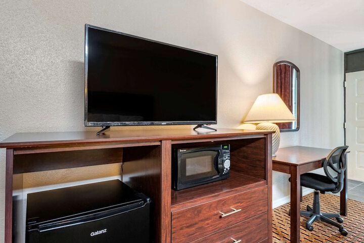 Standard Room, King or Two Doubles (9 of 16)