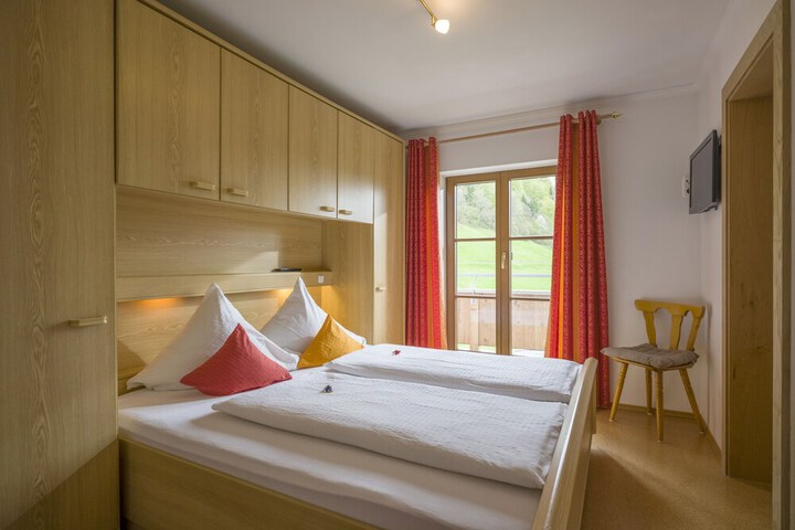 Room 7 of 27