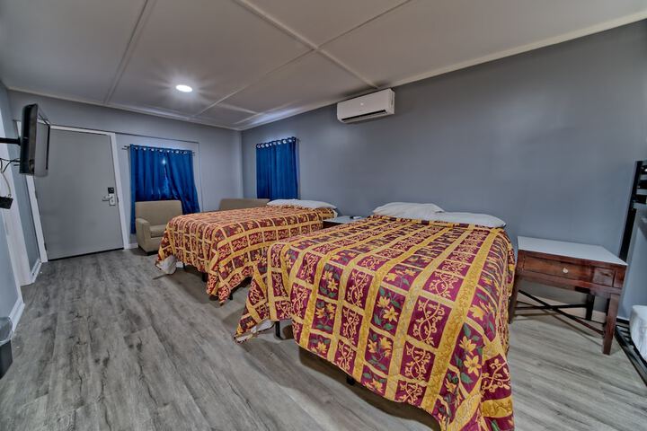 Family Studio 4 Bunk Beds 2 Queen Beds Sofa Kitchenette Accessible (5 of 14)