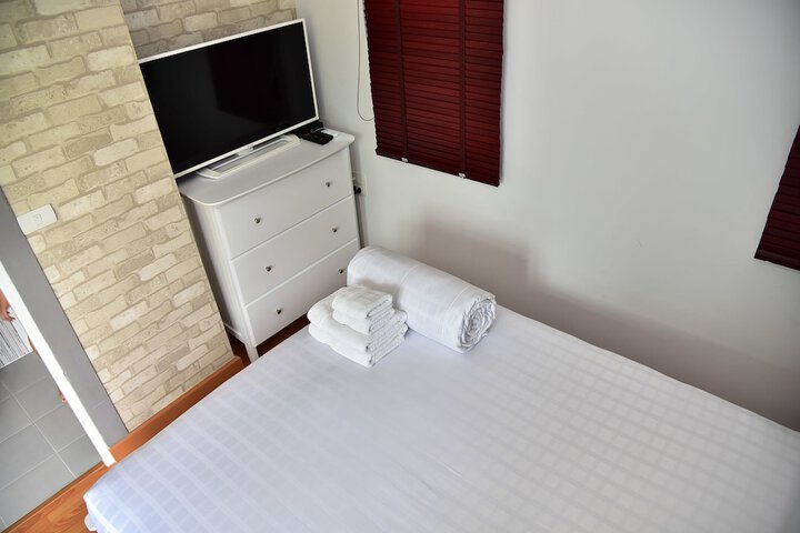 Room 14 of 33