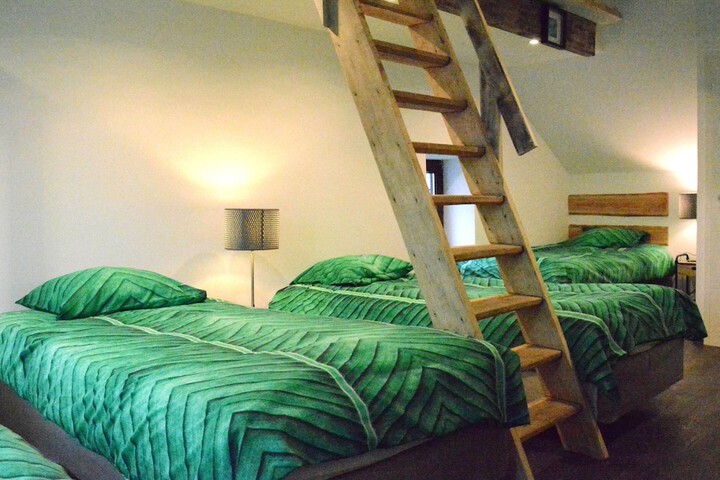 Room 4 of 38