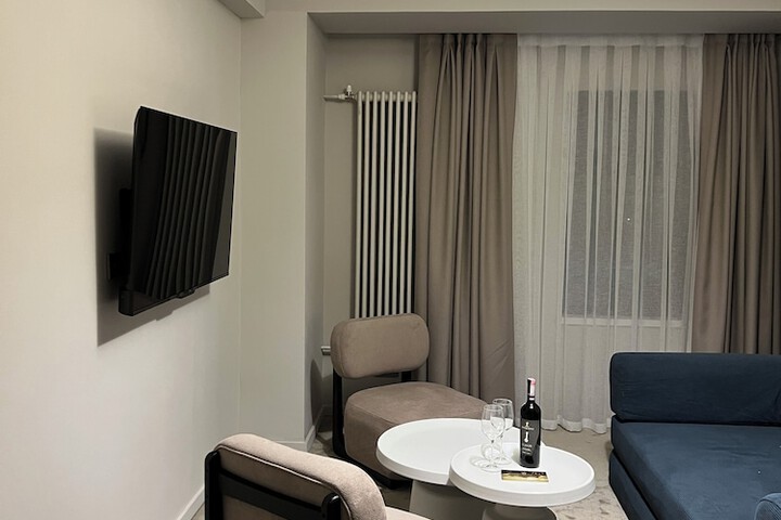 Room 10 of 19