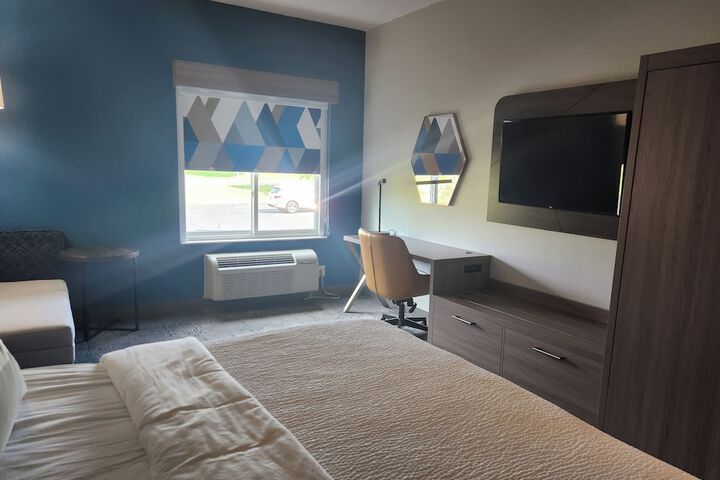 1 King Bed (13 of 20)