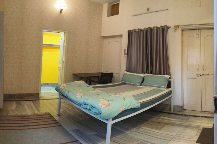 Room 2 of 32