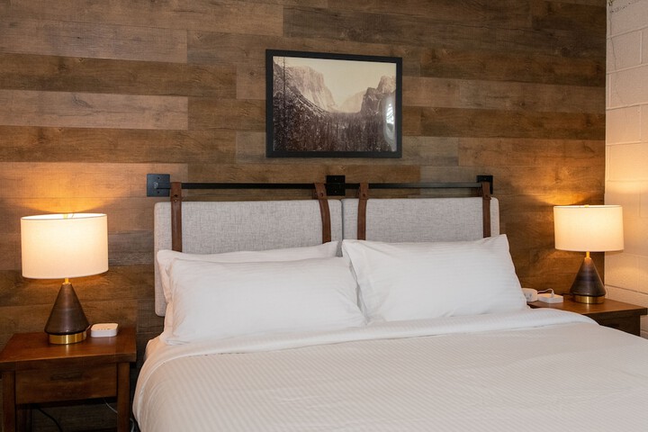 Room 4 of 85