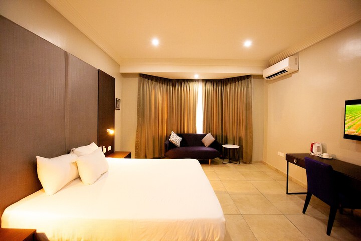 Room 9 of 29