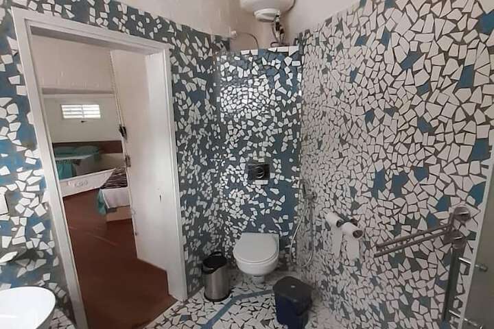 Room 10 of 10