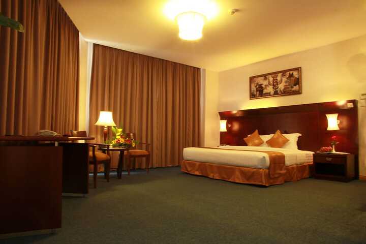 Room 10 of 37