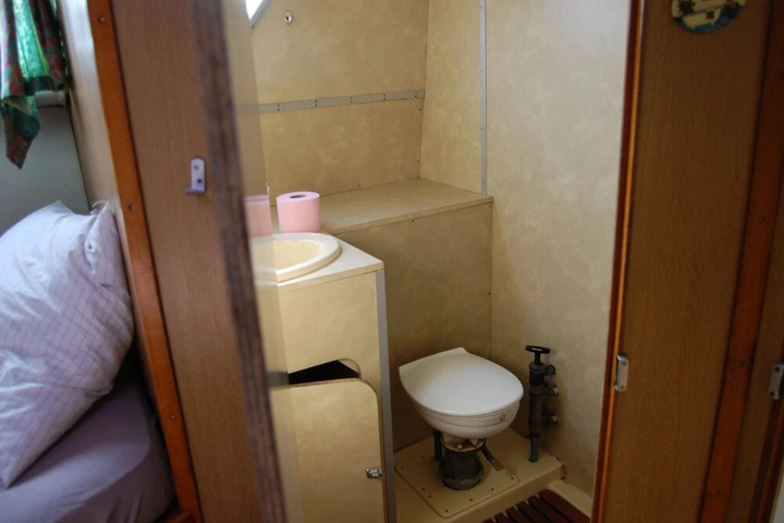 Room 7 of 8