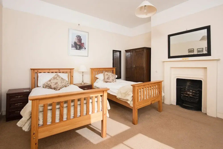 Room 3 of 11