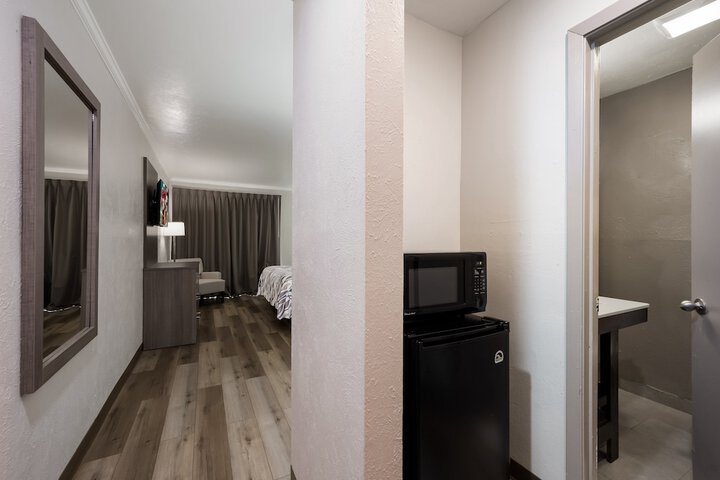 Room 12 of 34