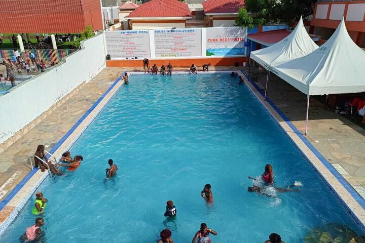 Pool 10 of 17