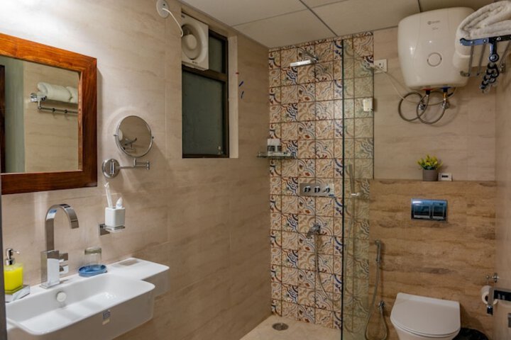 Room 16 of 28
