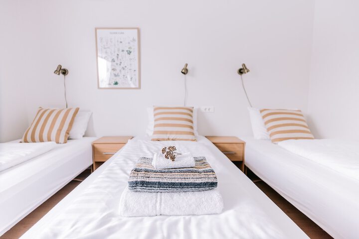 Room 3 of 32