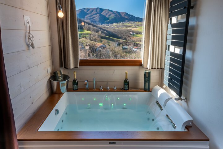 Hot Tub 87 of 153