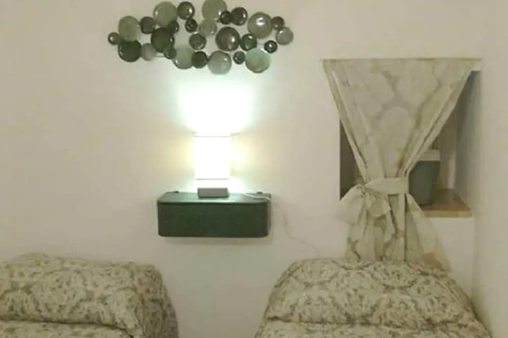 Room 2 of 20