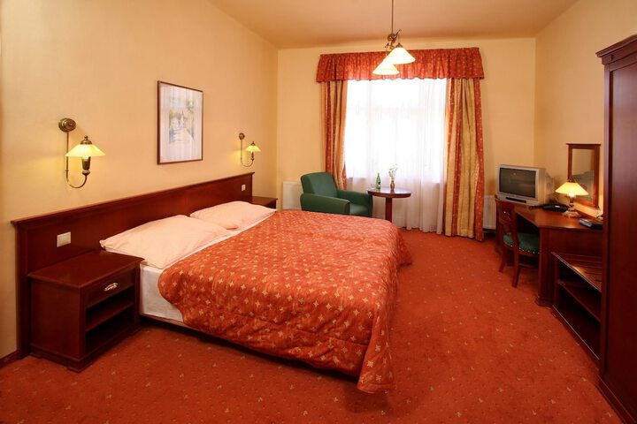 Room 6 of 67
