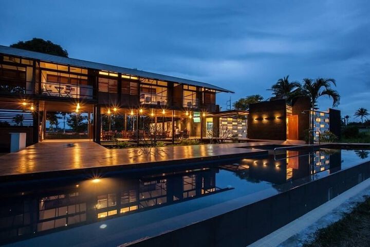 Pool Hotel