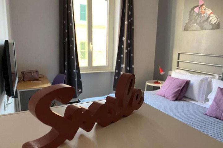Room 11 of 32