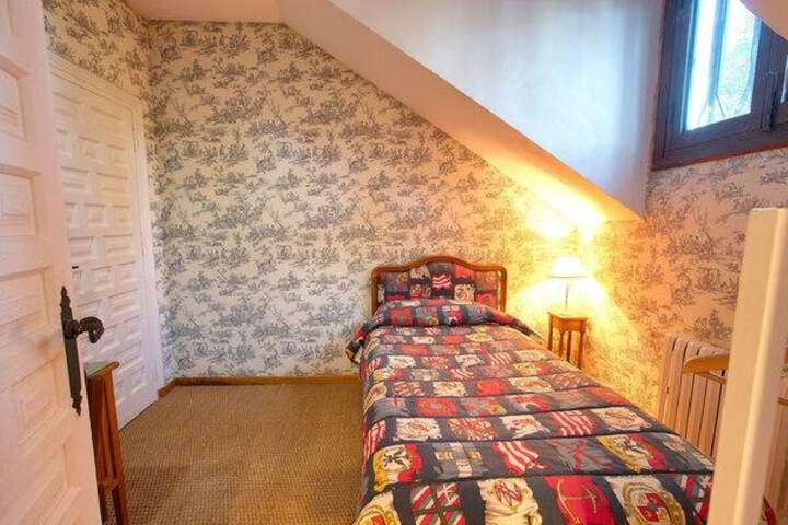 Room 6 of 90