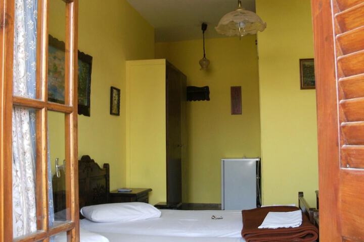 Room 11 of 29