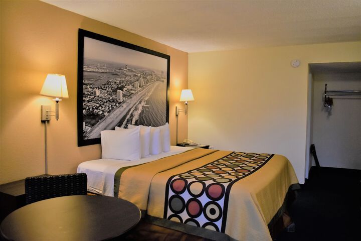 1 King Bed (2 of 7)