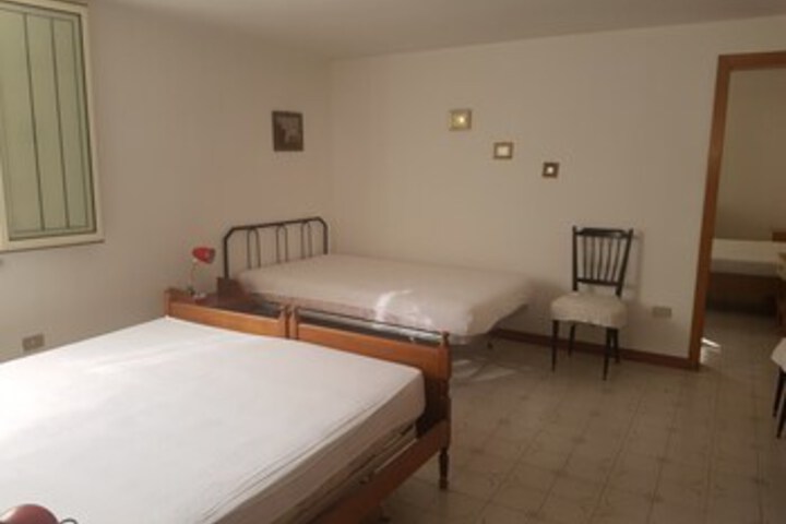Room 30 of 32
