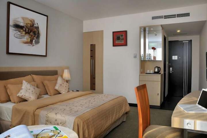 Room 9 of 35