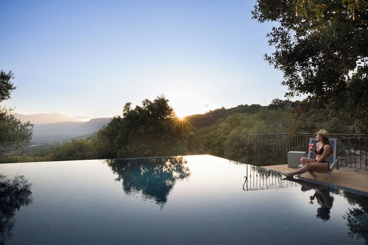 Hotel Pool