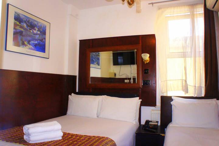 Room 43 of 127