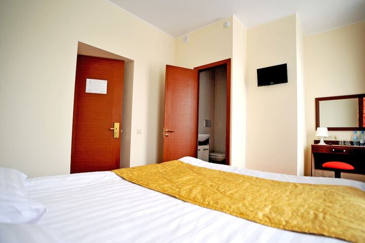 Room 13 of 27