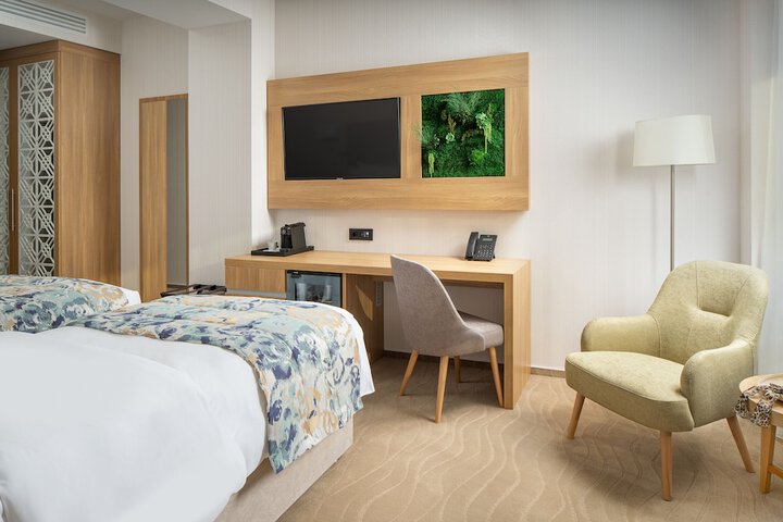 Room 3 of 28