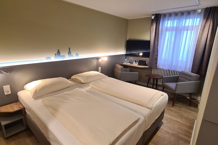 Room 30 of 94