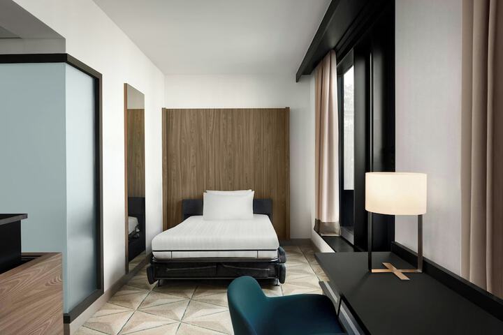 Room 26 of 128