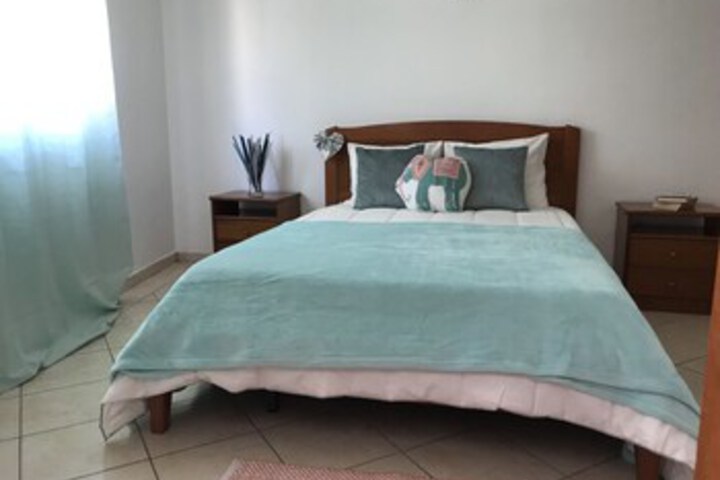 Room 8 of 11
